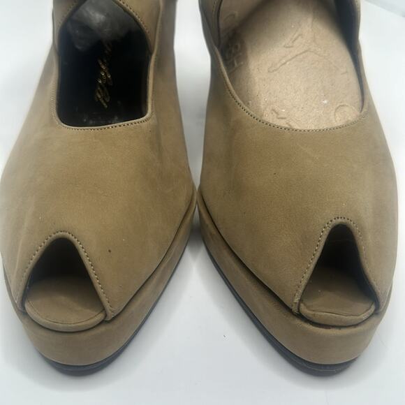 KARL LARGERFELD SAND TAN SUEDE PEEP TOE CrissCross STRAPS BACKLESS SANDAL SZ  7M - Picture 2 of 13